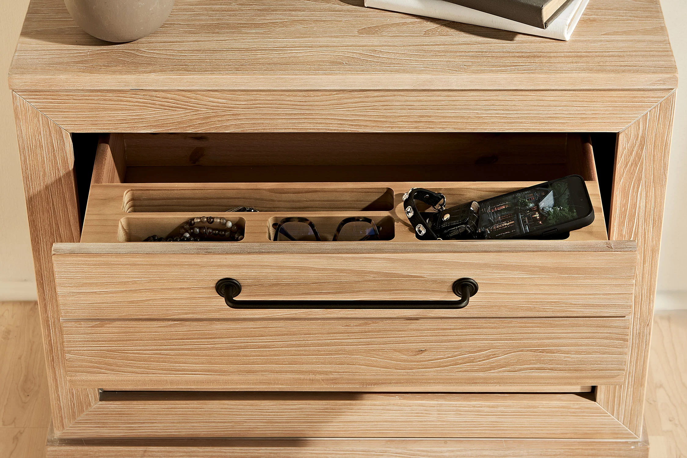 Sturdy Mesa de Noche - Image 4